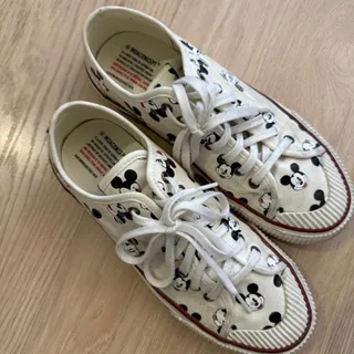 کفش سفید مونکلر