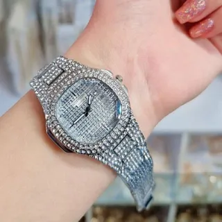 ساعت  نگین دار