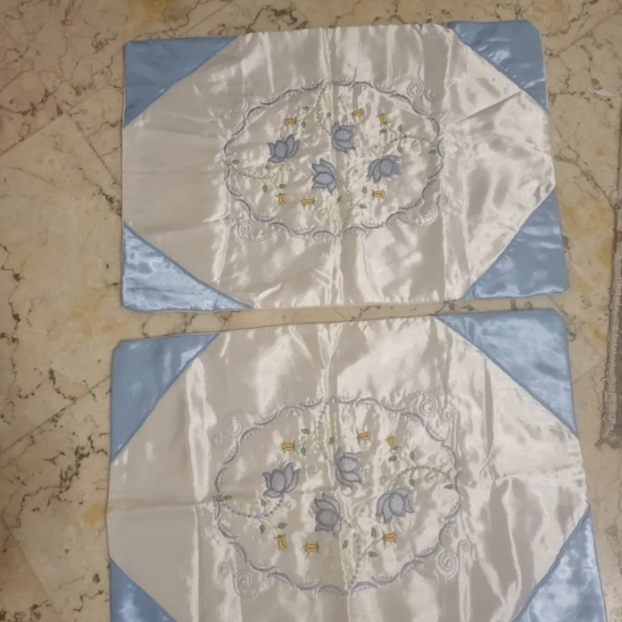 روبالشی ساتن گلدوزی شده