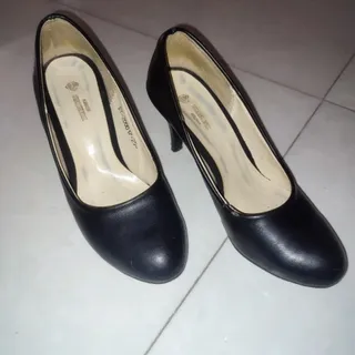 کفش پاشنه دار