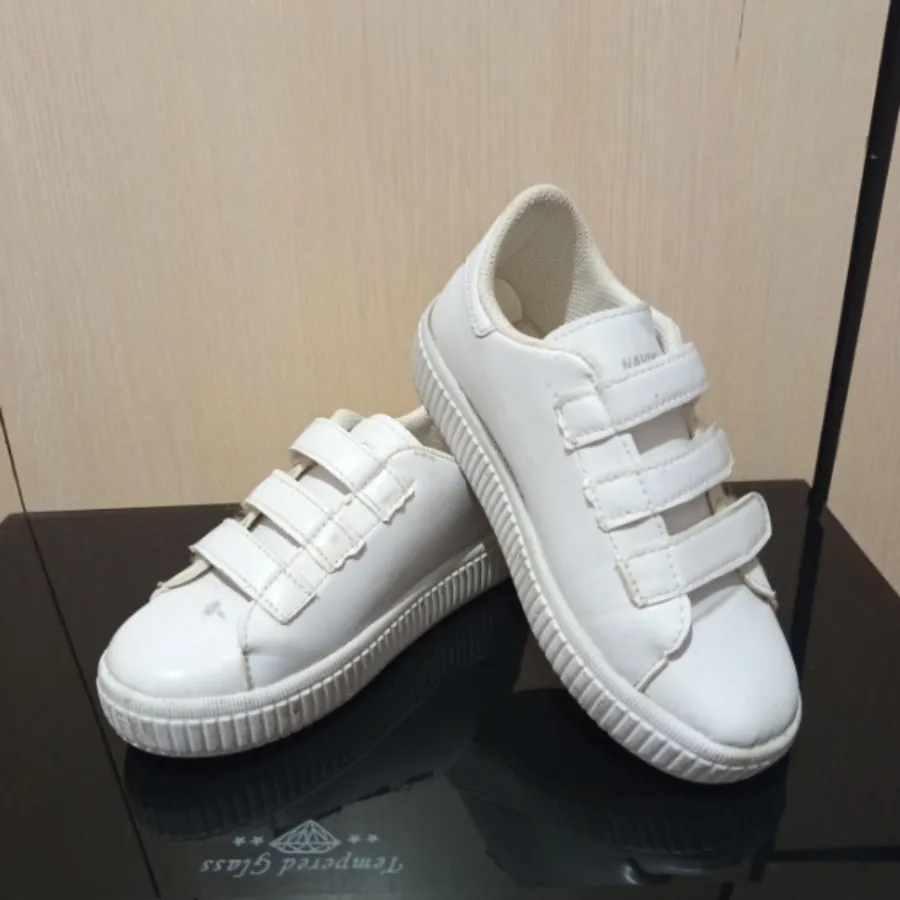 کتونی اسپورت سفید سه چسب