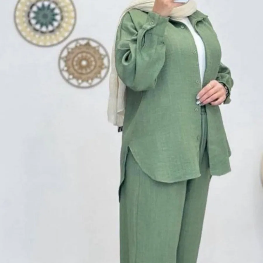 مانتوشلوارست