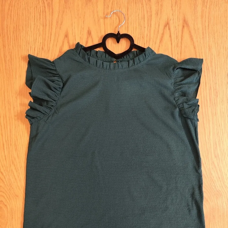 تاپ آستین چین دار