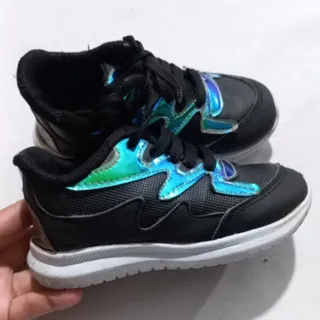 کتونی هولوگرامی