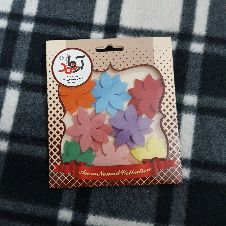 گل لیلیوم نمدی(16تا،8رنگ)