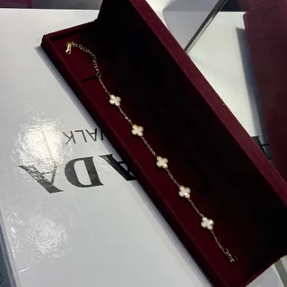 دستبند ونکلیف سفید صدفی