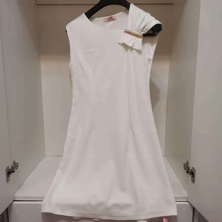 لباس سفید استردارپاپیونی