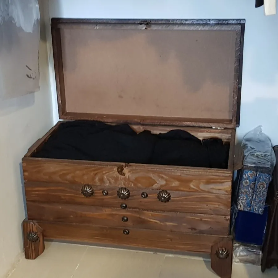 صندوق چوبی بزرگ