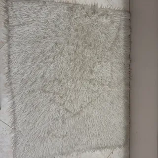 رو تختی فرش خز سفید