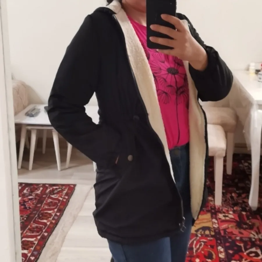 کاپشن مشکی داخل تدی کار