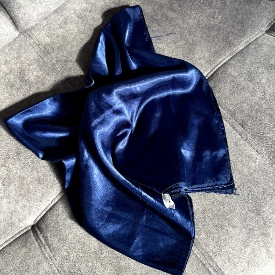 روسری ساتن سرمه ای