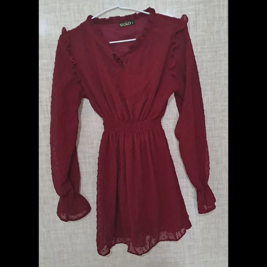 پیراهن زرشکی طرح برجسته