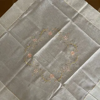 رومیزی گلدوزی