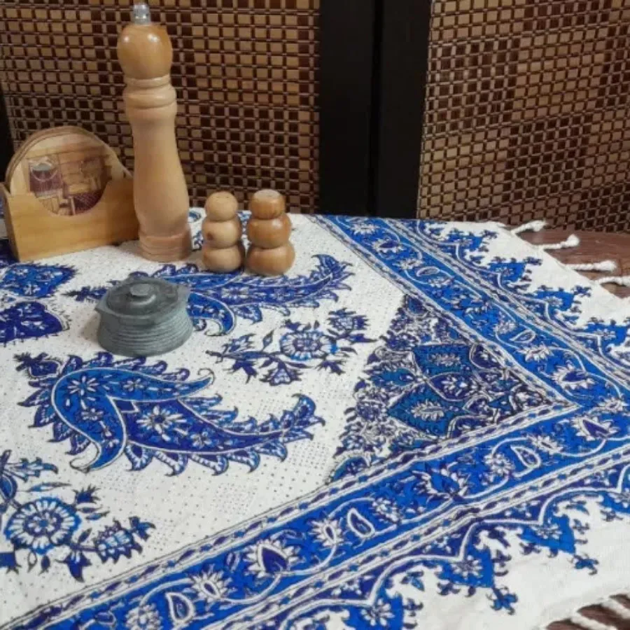 رومیزی قلم کاری شده آبی