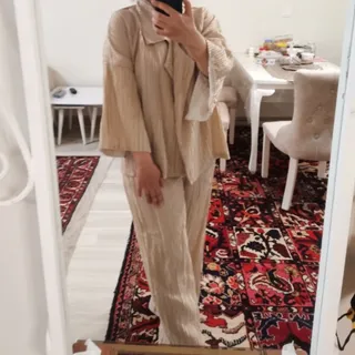 کت شلوار پلیسه کرم شیک