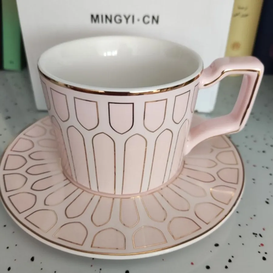 فنجان نعلبکی