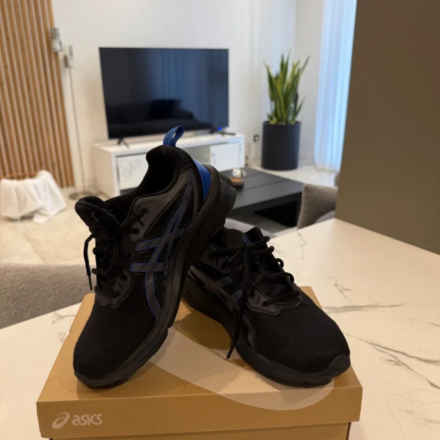 کتانی اسیکس