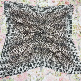 روسری پلنگی Fendi