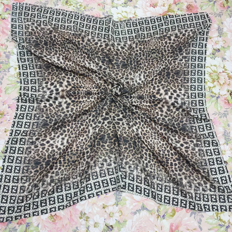 روسری پلنگی Fendi