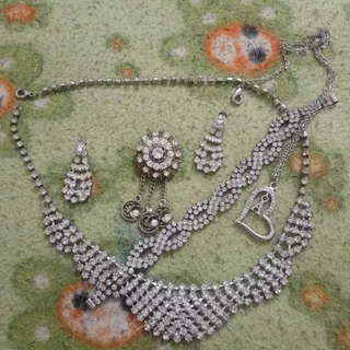 گردنبند زیبا پر نگین