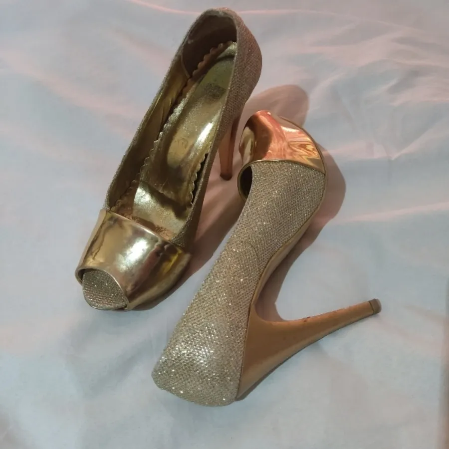 کفش پاشنه بلند زنانه