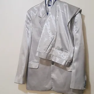 کت شلوار کراوات