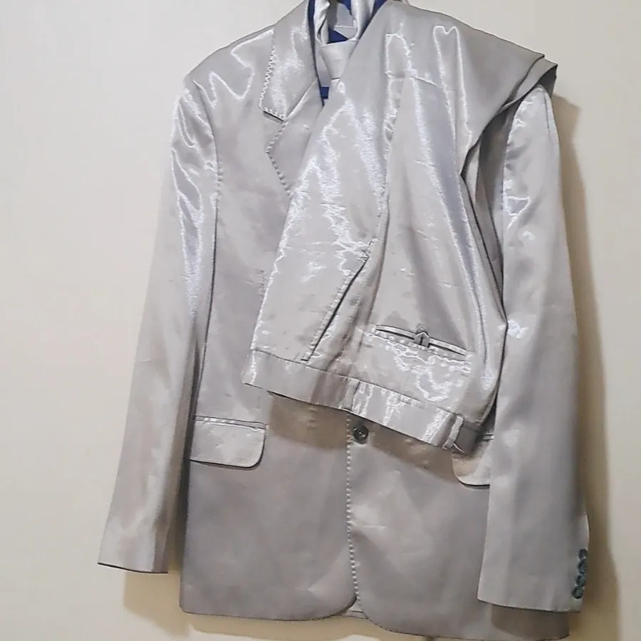 کت شلوار کراوات