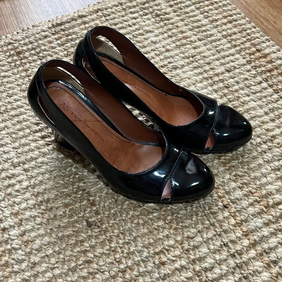 کفش ورنی پاشنه دار