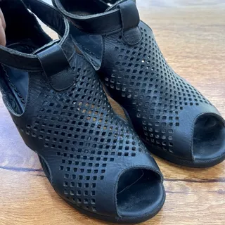 صندل پاشنه دار