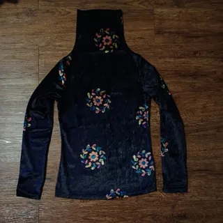 بلوز مخمل کاملا نونو خارج