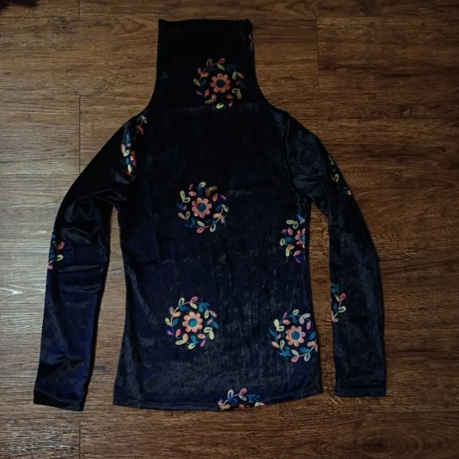 بلوز مخمل کاملا نونو خارج