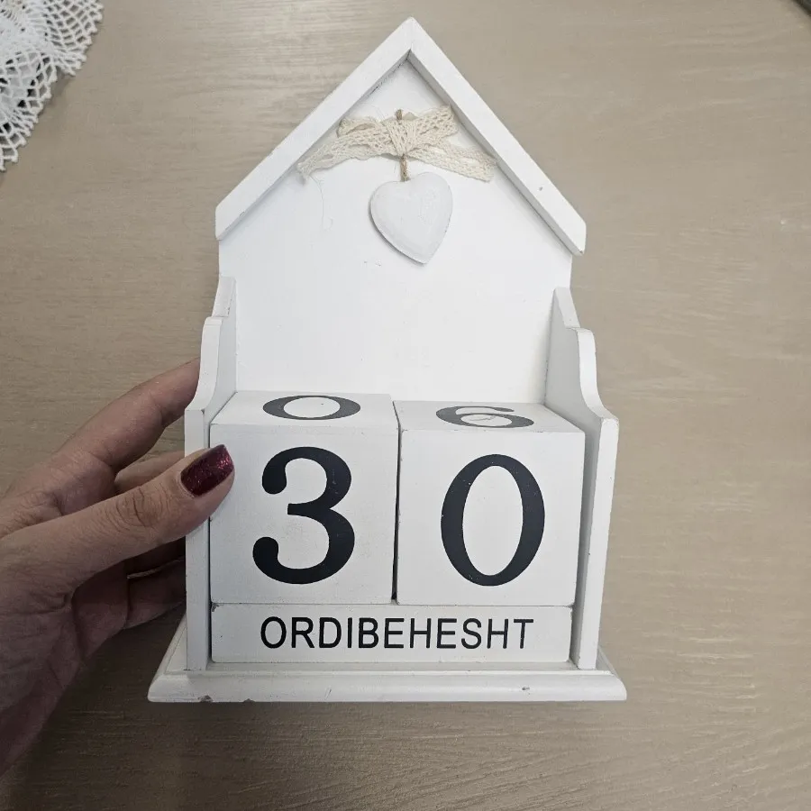 تقویم چوبی 6تیکه 
سالم