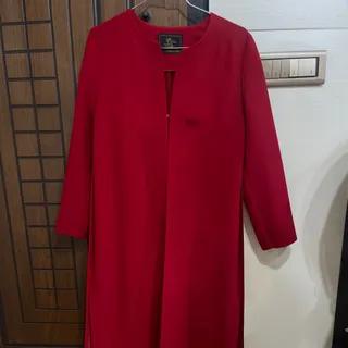 تعدادی لباس در حد نو