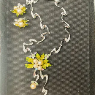 ست گردنبند و گوشواره