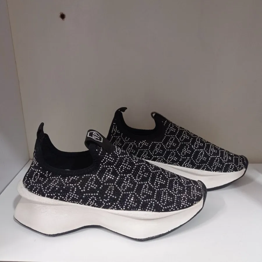 کفش کتونی لژدار