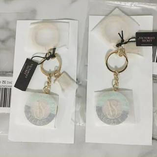 اویز کلید ویکتوریا سکرت