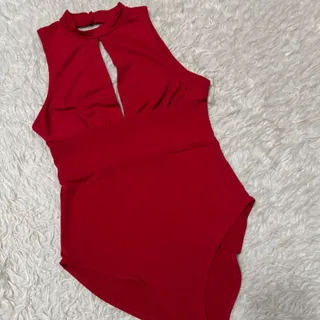 بادی قرمز دکمه دار S