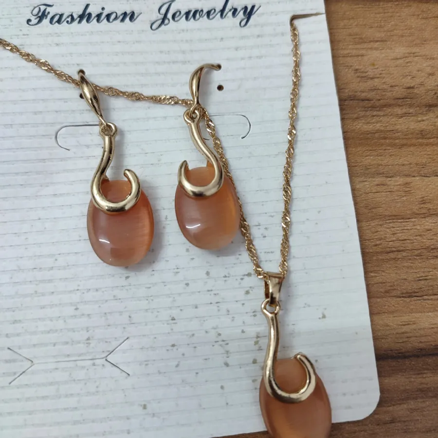 ساعت طلایی زنانه