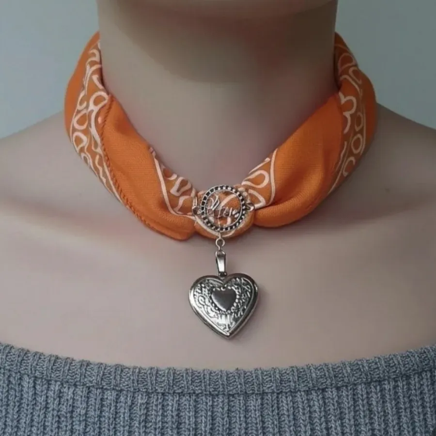 گردنبند پارچه‌ای