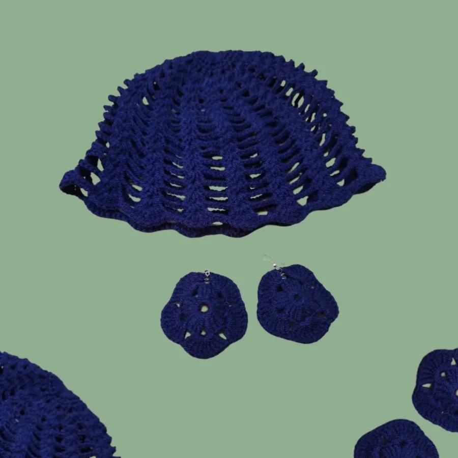 کلاه و گوشواره آبیس