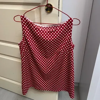 تاپ خالخالی قرمز و‌سفید