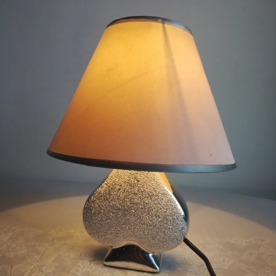 آباژور یا چراغ خواب قلبی