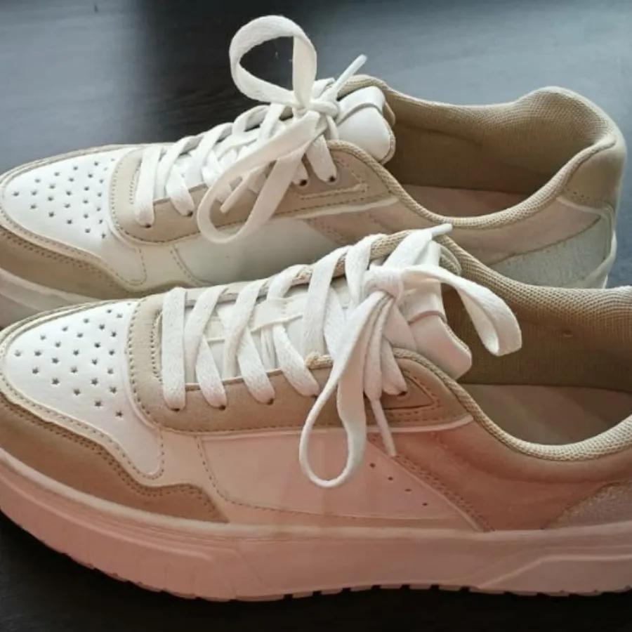 کفش برند استرادیواریوس