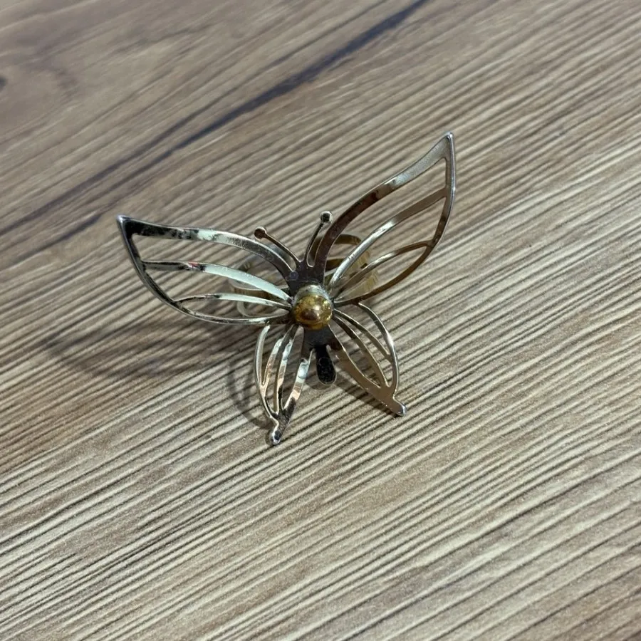 انگشتر پروانه