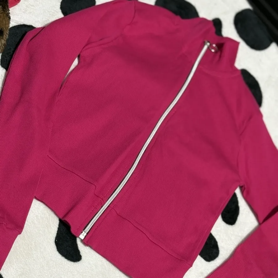 ‌کراپ آستین فینگردار