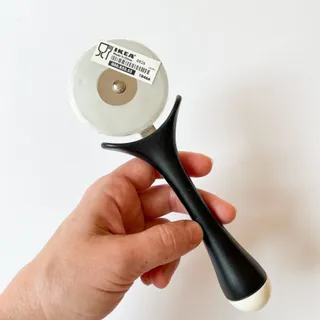 پیتزا بر ایکیا