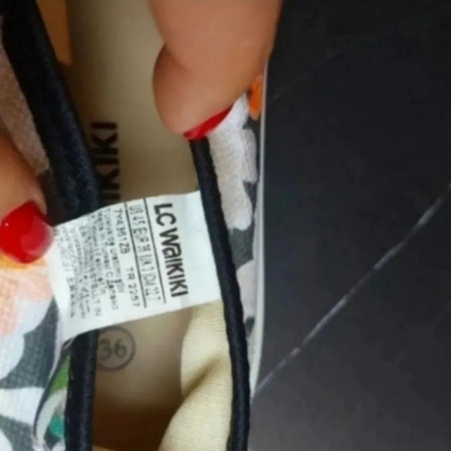 کفش ال سی وایکیکی