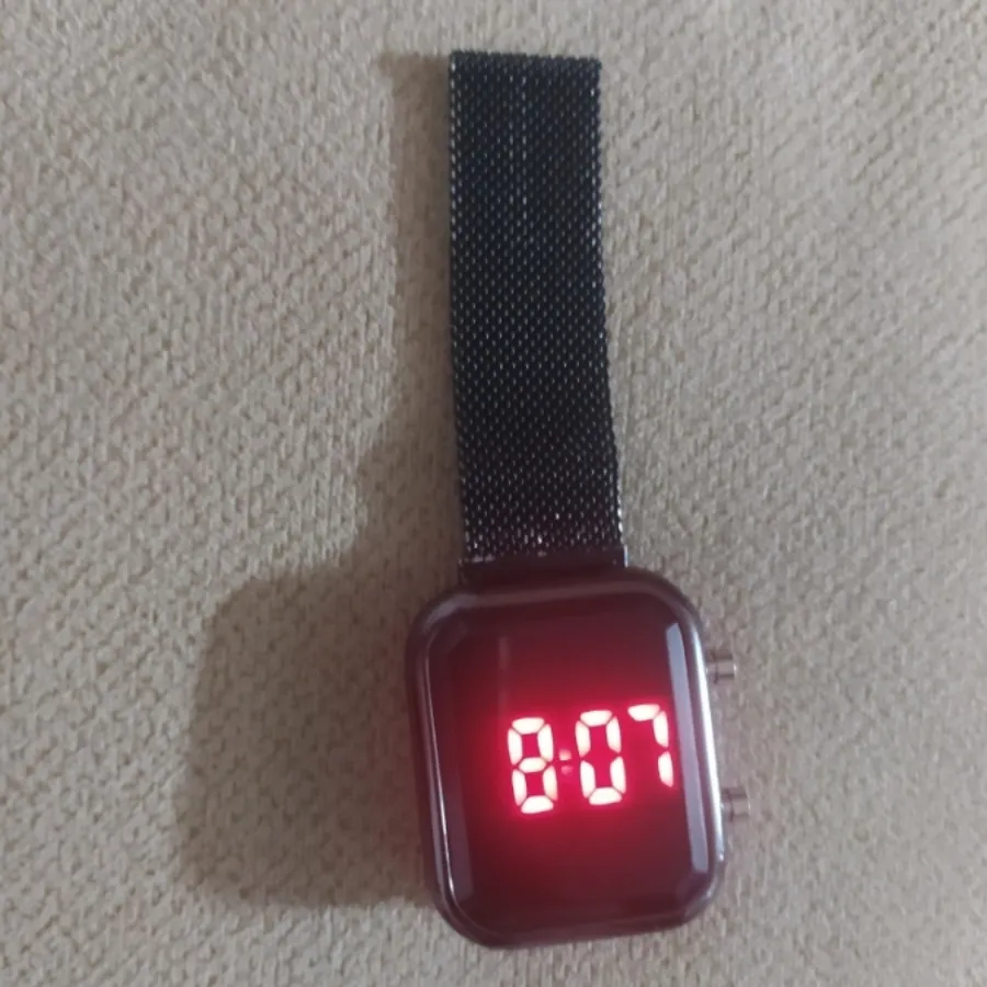 ساعت ال آیی دی