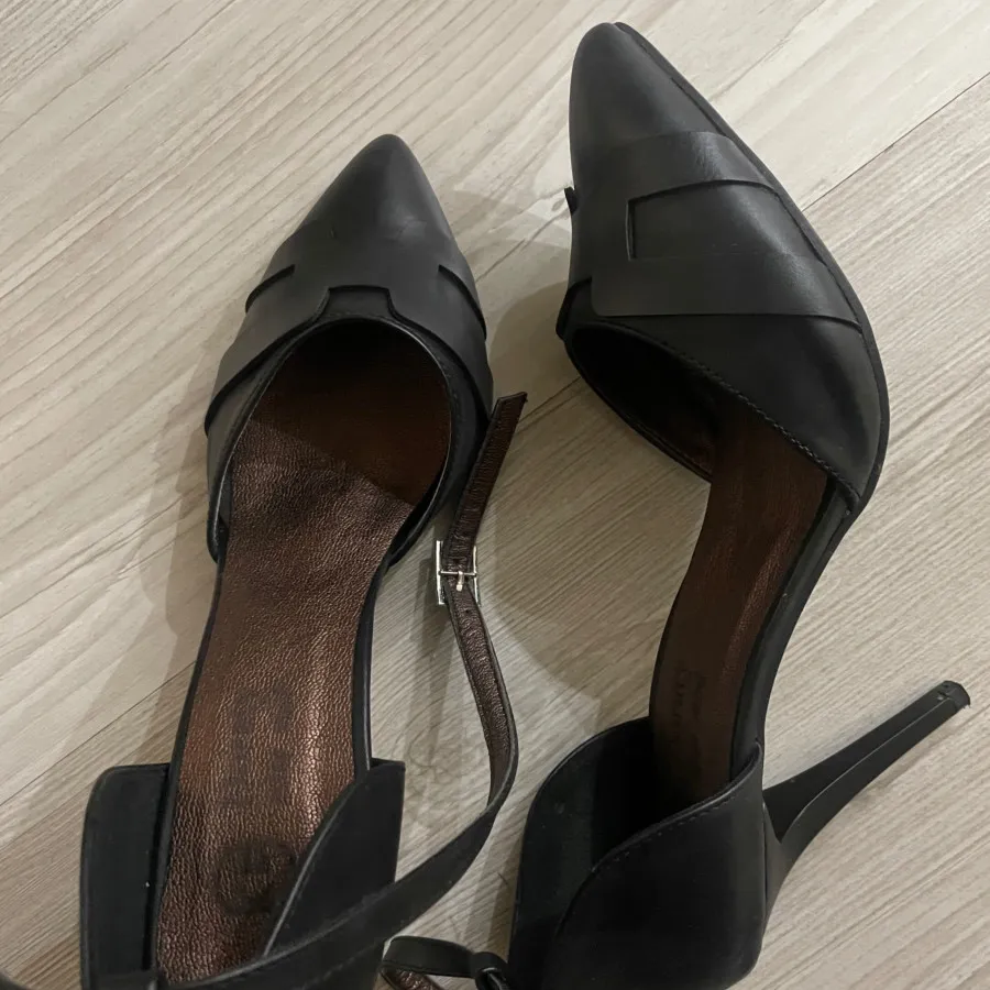 کفش پاشنه بلند