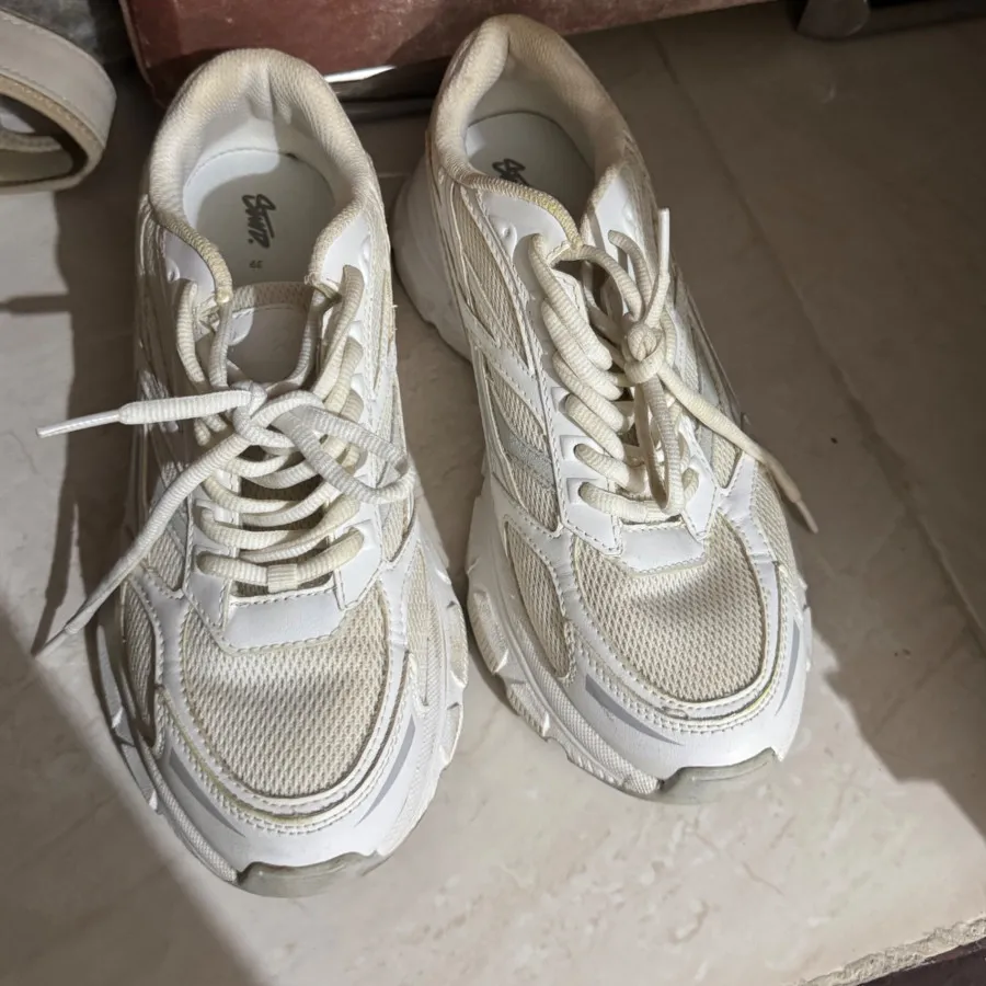 کتونی pull& bear